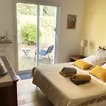 D'hotes L'heure Bleue Bed & Breakfast 3*