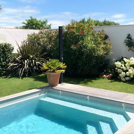 D'hotes L'heure Bleue Bed & Breakfast 3*